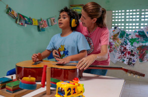 FORTALEZA, CEARÁ, BRASIL, 24-10-2024: A Fundação Projeto Diferente completa 35 anos em outubro, no local existem várias atividades que ajudam no desenvolvimento cognitivo das crianças autistas como leituras, atividades com músicas, atividades físicas e pinturas.. (Foto: Samuel Setubal/ O Povo)