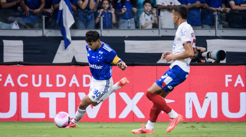 O Cruzeiro vai enfrentar o Lanús; veja onde assistir ao vivo ao jogo da Sul-Americana. 