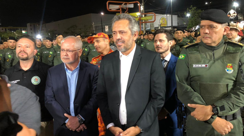 Elmano de Freitas no início do serviço operacional supervisionado de 209 novos policiais militares, evento realizado na Parque Rachel de Queiroz, em Fortaleza