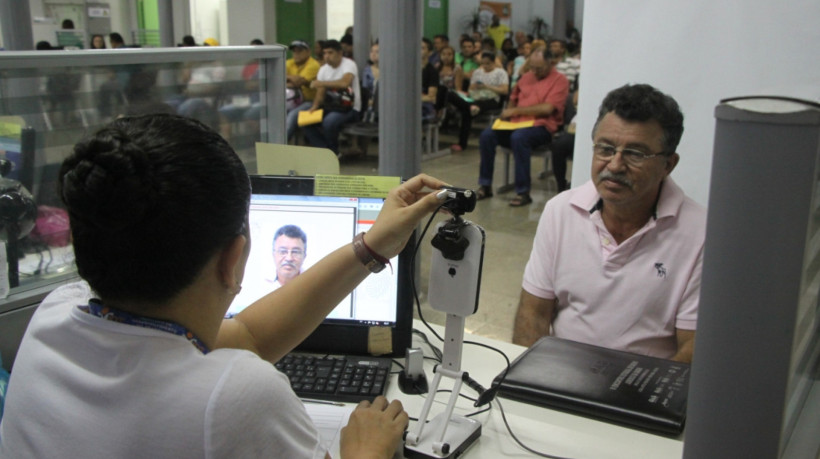 Durante o atendimento é possível ter acesso a todas as informações sobre os benefícios ofertados pelo Sine Municipal (Foto: Mauri Melo/O POVO em 3-1-2018)