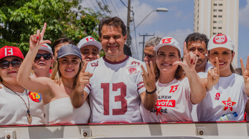 FORTALEZA-CE, BRASIL, 26-10-2024: Carreata Evandro Leitão, na Messejana, um dia antes do 2º turno das eleições de 2024. (Foto: Fernanda Barros/ O Povo)