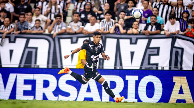 Erick Pulga, atacante do Ceará, durante jogo contra o Paysandu no Castelão