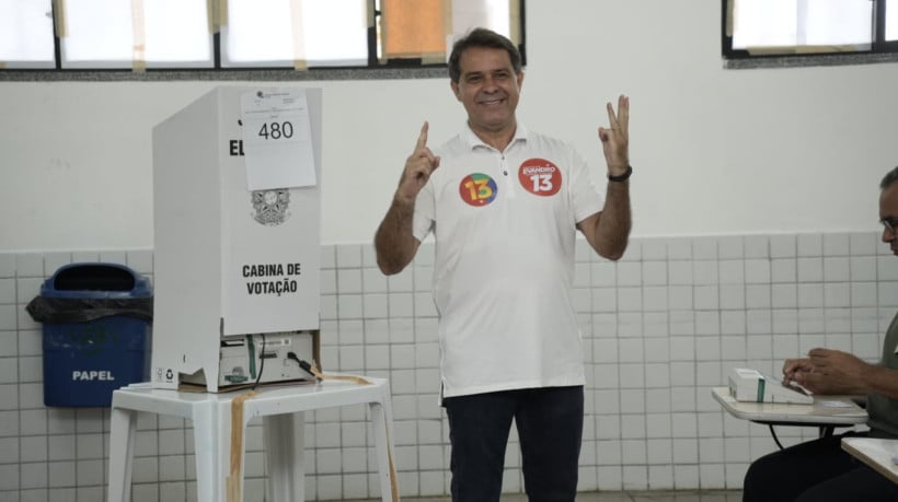 Evandro Leitão (PT) vota em Fortaleza neste domingo, 27