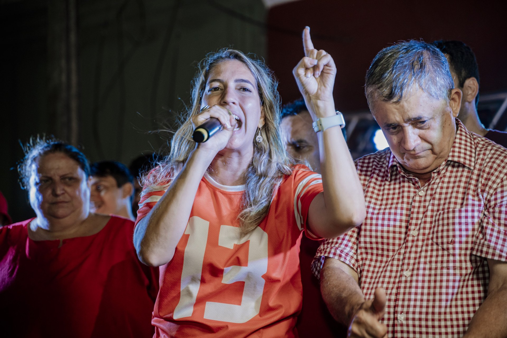 FORTALEZA-CE, BRASIL, 27-10-2024: Comemoração da virória de Eavndro Leitão  do Partido dos Trabalhadores (PT) que foi eleito prefeito de Fortaleza.   Larissa Gaspar, deputada estadual (PT-CE) . (Foto: Júlio Caesar/O Povo)  (Foto: JÚLIO CAESAR)