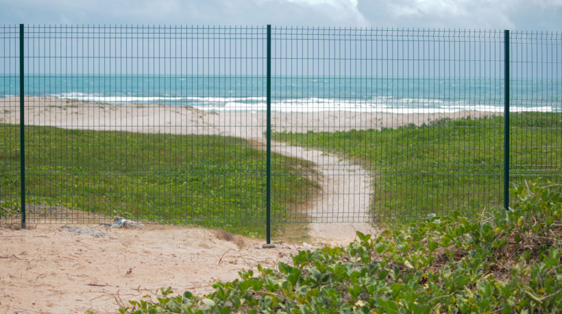 Areia teria sido conduzida por fortes ventos em direção à areninha