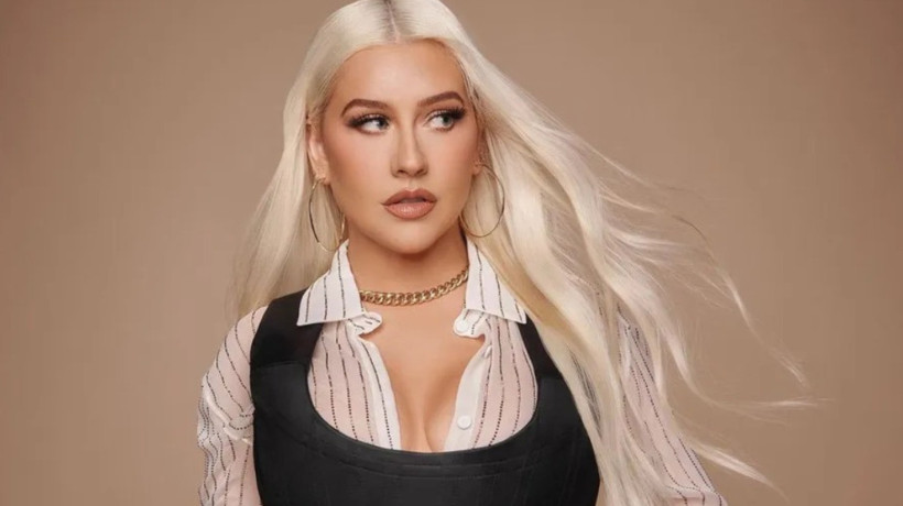 Christina Aguilera se apresenta pela 1ª vez no Brasil durante festa de Carnaval de 2025