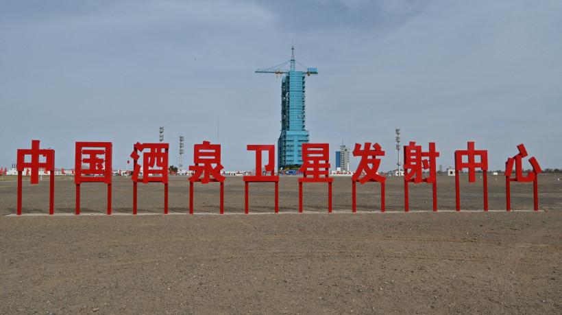 Plataforma para o lançador de satélites vista antes da missão shenzhou-19 para a estação espacial Tiangong no centro de lançamento de satélites de Jiuquan, no noroeste da China, em 29 de outubro de 2024  