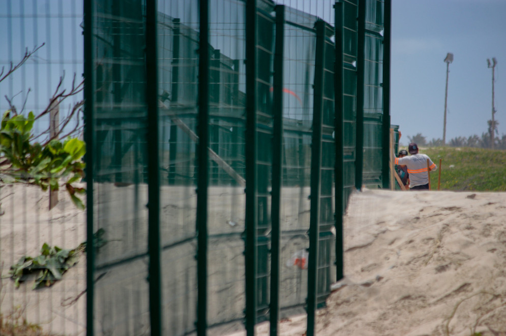 Primeiras intervenções da obra de construção da Dessal, na Praia do Futuro(Foto: Samuel Setubal)