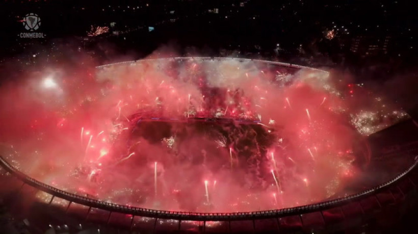 Espetáculo! Torcida do River Plate faz gigantesca recepção na semifinal da CONMEBOL Libertadores