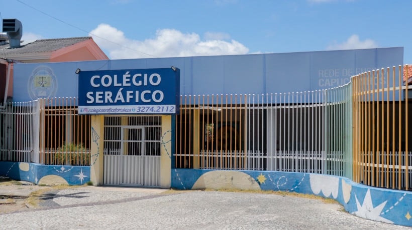  O Colégio do Seminário Seráfico, em Messejana, anuncia o encerramento das atividades escolares (Foto: Samuel Setubal/ O Povo)