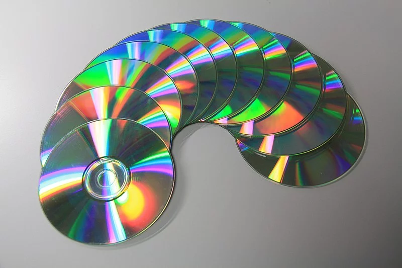 Cientistas da Universidade de Chicago, nos Estados Unidos, estão empenhados em um trabalho que pode fazer os CDs (sigla para Compact Disc) voltarem a ser apreciados na era digital dominado pelos serviços de streaming. 
