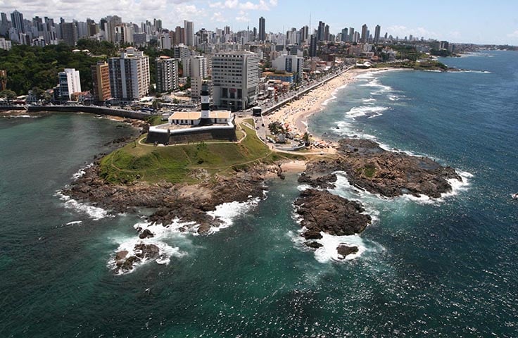 A cidade de Salvador, na Bahia, costuma ser uma das mais visitadas do Brasil, atraindo um grande número de turistas do país e do exterior. 