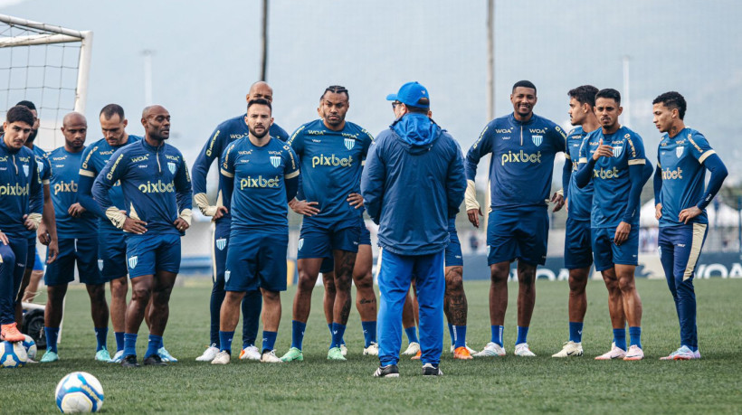 Elenco do Avaí antes de treino do Estádio da Ressacada