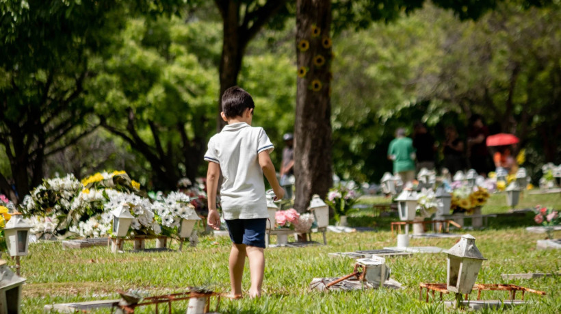 O Dia de Finados ou Dia dos Mortos é celebrado anualmente em 2 de novembro. No Brasil, esta data é um feriado nacional. (Foto: Samuel Setubal/ O Povo)