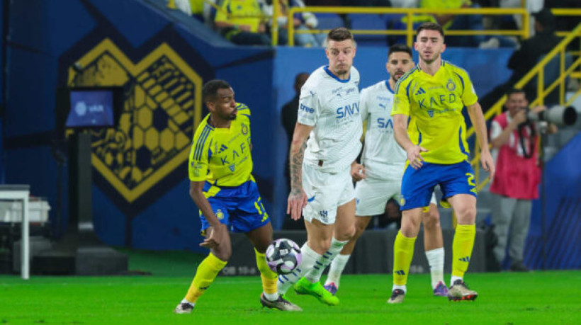 Português tem chance, mas não foi eficaz no arremate. Os gols do jogo são marcados por Anderson Talisca e Milinkovic-Savic