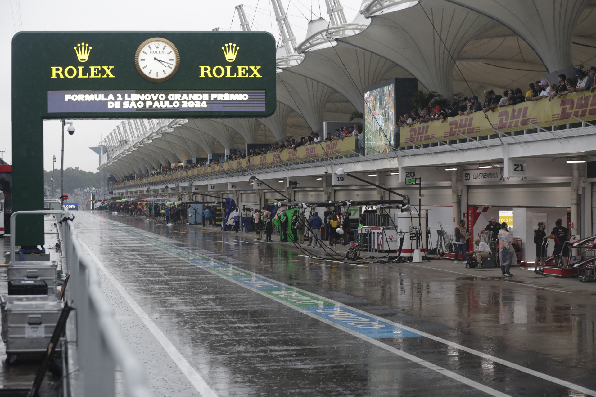 Treino classificatório do GP de São Paulo de Fórmula 1 foi adiado pela forte chuva (Foto: Sebastiao Moreira / POOL / AFP)