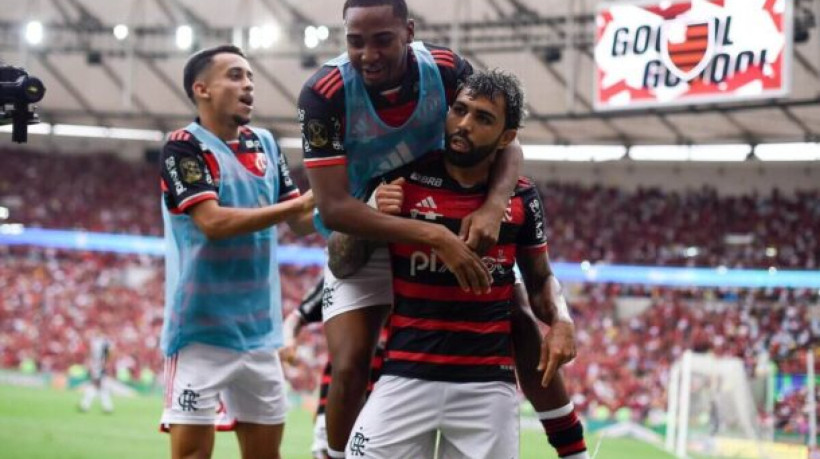 Atacante e treinador discutiram forte um minuto antes do segundo gol do Flamengo na decisão da Copa do Brasil