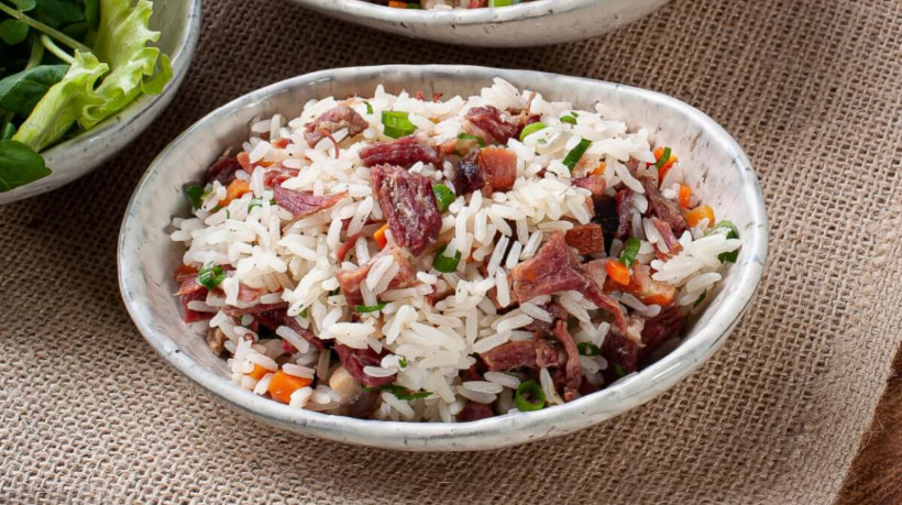 Arroz carreteiro (Imagem: flanovais | Shutterstock)