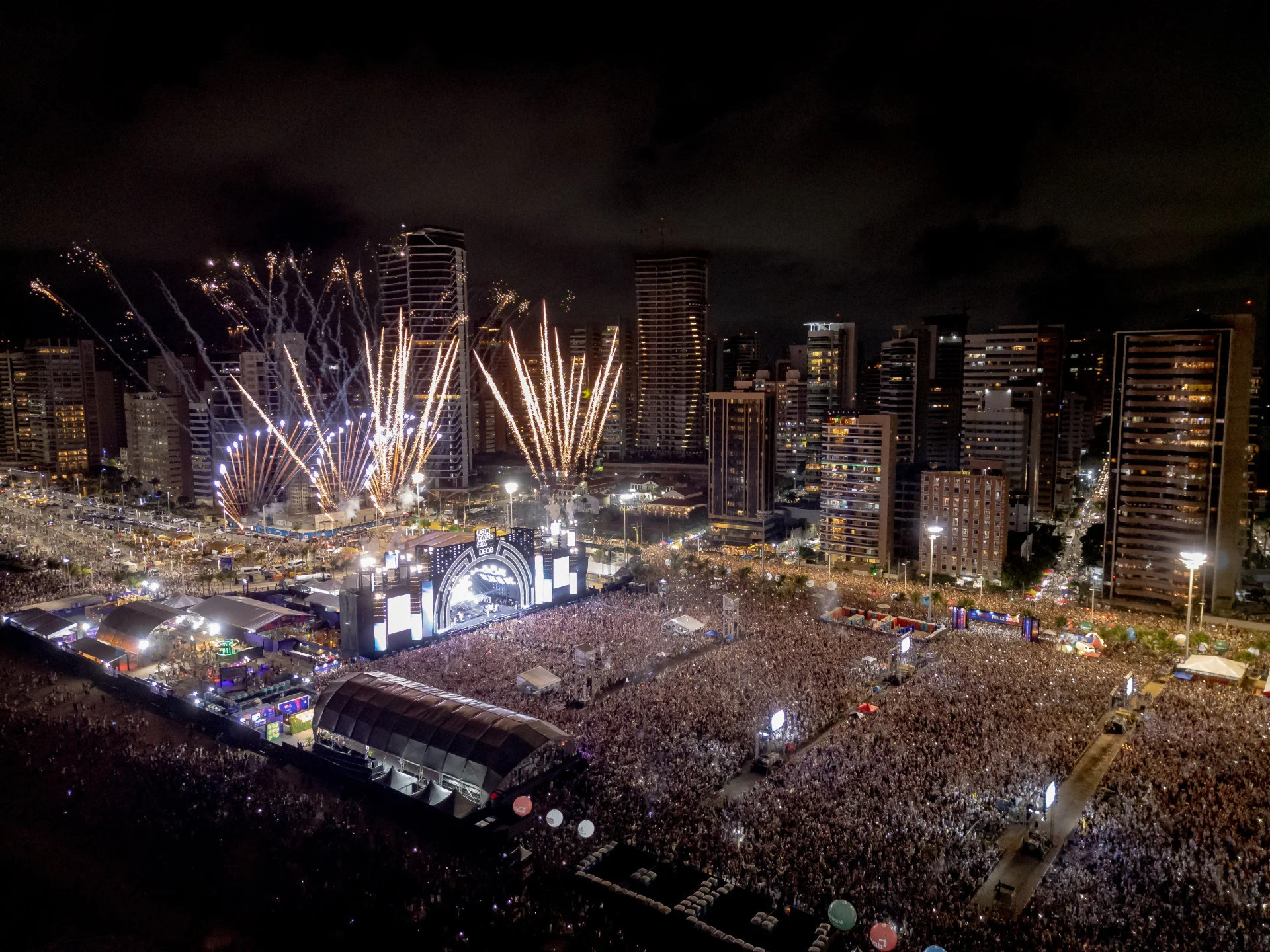 Réveillon na Praia de Iracema, Fortaleza-CE, 2023. (Foto: Aurélio Alves/OPOVO)