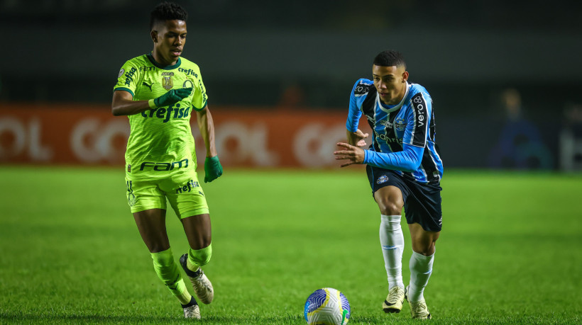 Lance da partida entre Grêmio e Palmeiras disputada no Estádio Centenário, em Caxias do Sul