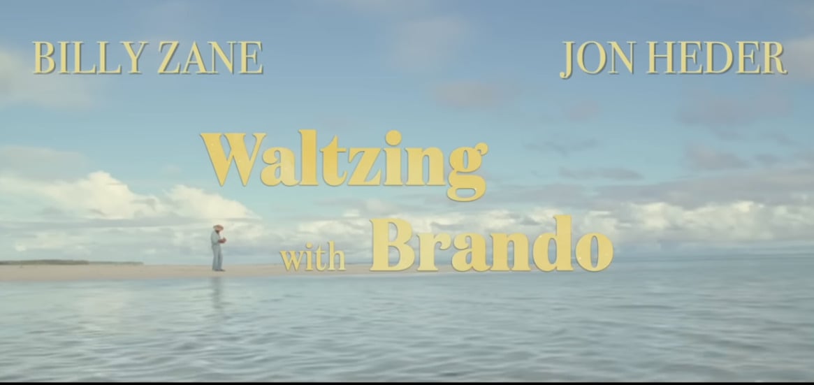 O trailer oficial de 'Waltzing with Brando', cinebiografia de Marlon Brando, foi divulgado e está causando espanto pela semelhança impressionante do ator Billy Zane com o eterno intérprete de Don Vito Corleone em 'O Poderoso Chefão'. 