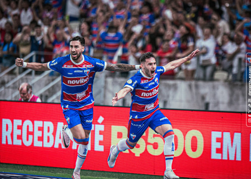 Emmanuel Martínez, volante do Fortaleza, comemora gol marcado diante do Vasco