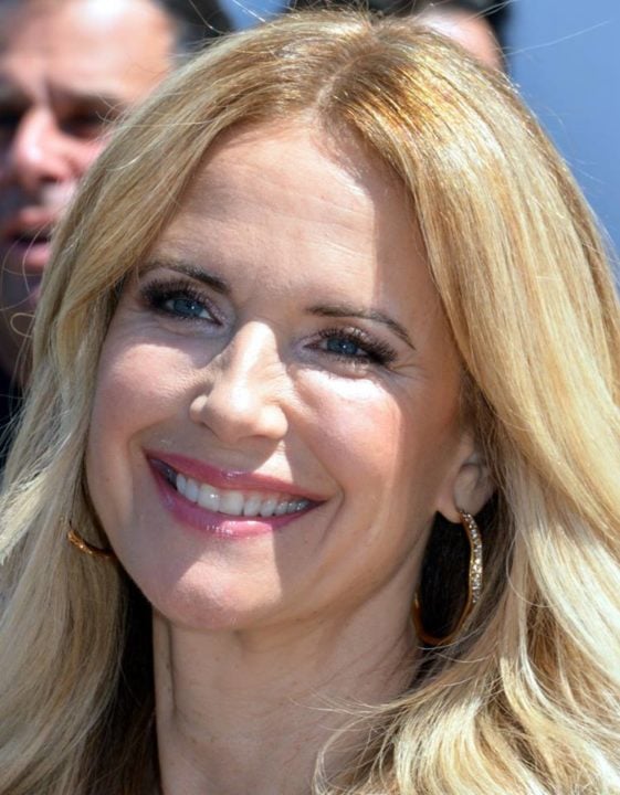 A atriz e ex-esposa do ator John Travolta, Kelly Preston, completaria 62 anos de idade no dia 13/10. Ela morreu em julho de 2020, em decorrência de um câncer de mama.