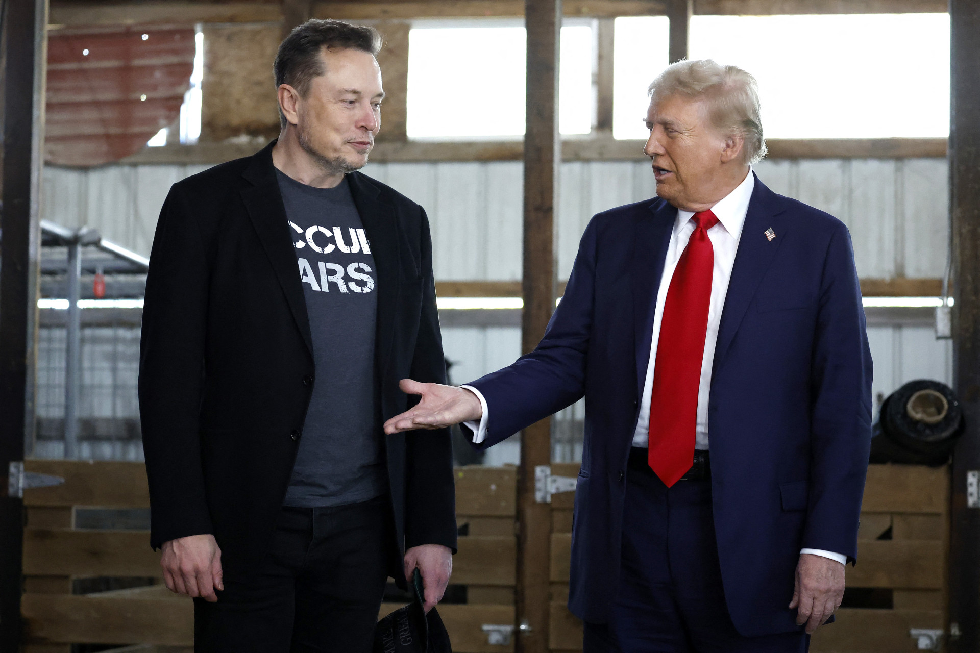 ￼MUSK ao lado de Trump, durante campanha (Foto: Anna Moneymaker / AFP )