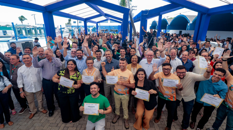 FORTALEZA, CEARÁ, BRASIL, 12-11-2024: Governo certifica  jovens que concluíram o primeiro ciclo de formação de multiplicadores do Projeto H-TEC. A cerimônia no Senai da Barra do Ceará, com a presença do governador Elmano de Freitas e o Presidente da FIEC, Ricardo Cavalcante. (Foto: Samuel Setubal/ O Povo)