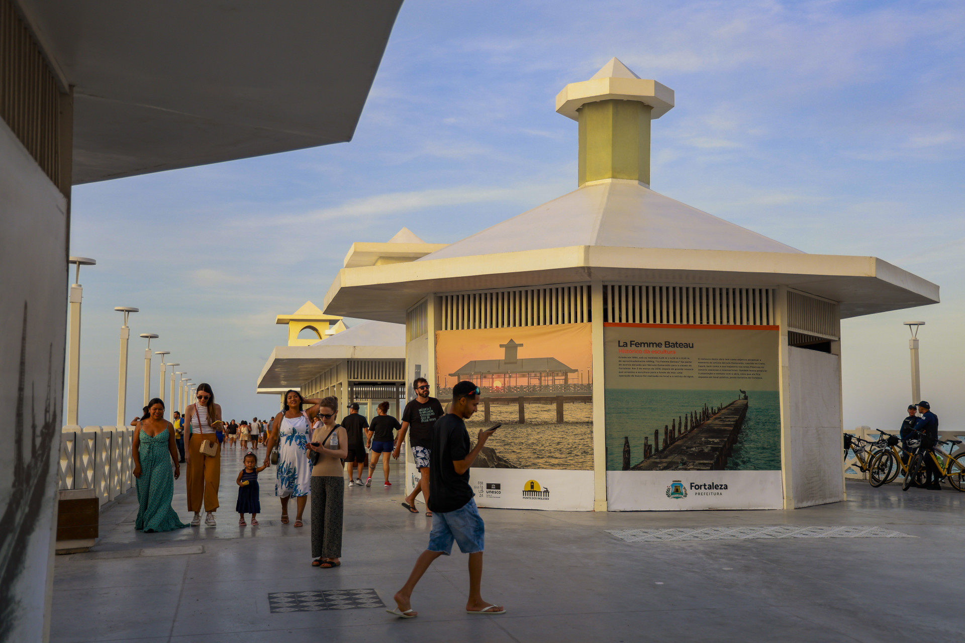 ￼TRÊS meses após a inauguaração, quiosques da Ponte dos Ingleses ainda estão fechados (Foto: FCO FONTENELE)