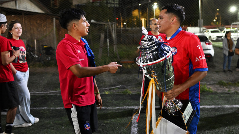 Hector Sanchez e Edison Flores, que receberam transplantes de órgãos, são parte de um time de futebol amador conhecido como 