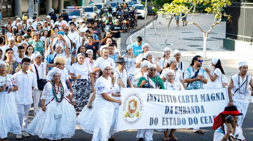 Participantes da caminhada cobraram direitos e se manifestaram contra racismo e intolerância religiosa