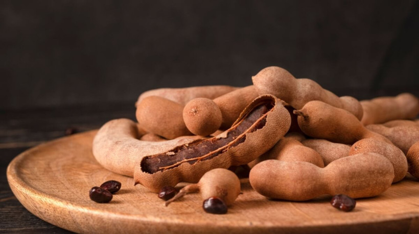 O tamarindo é uma fruta benéfica para a saúde (Imagem: Yarrrrrbright | Shutterstock)