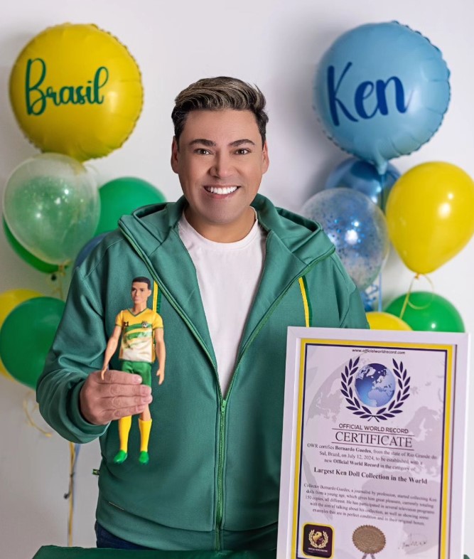 Em julho deste ano, o jornalista gaúcho Bernardo Guedes foi reconhecido como dono da maior coleção de bonecos Ken do mundo pela Official World Records (OWR). 
