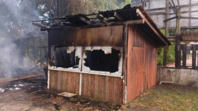 Casa de homem que lançou bombas no STF é incendiada em Santa Catarina