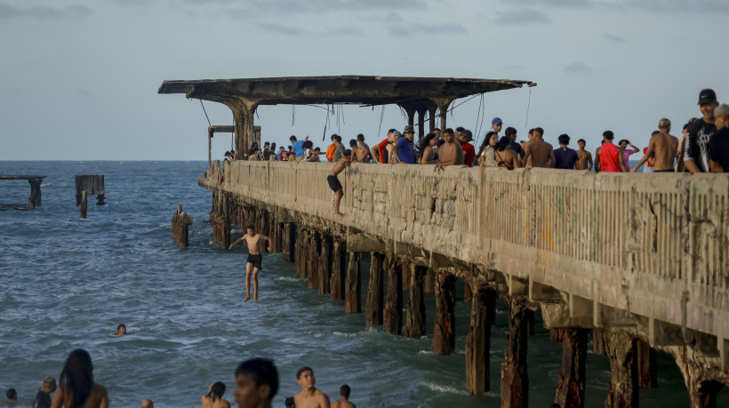 Movimentação na ponte velha, do Poço da Draga