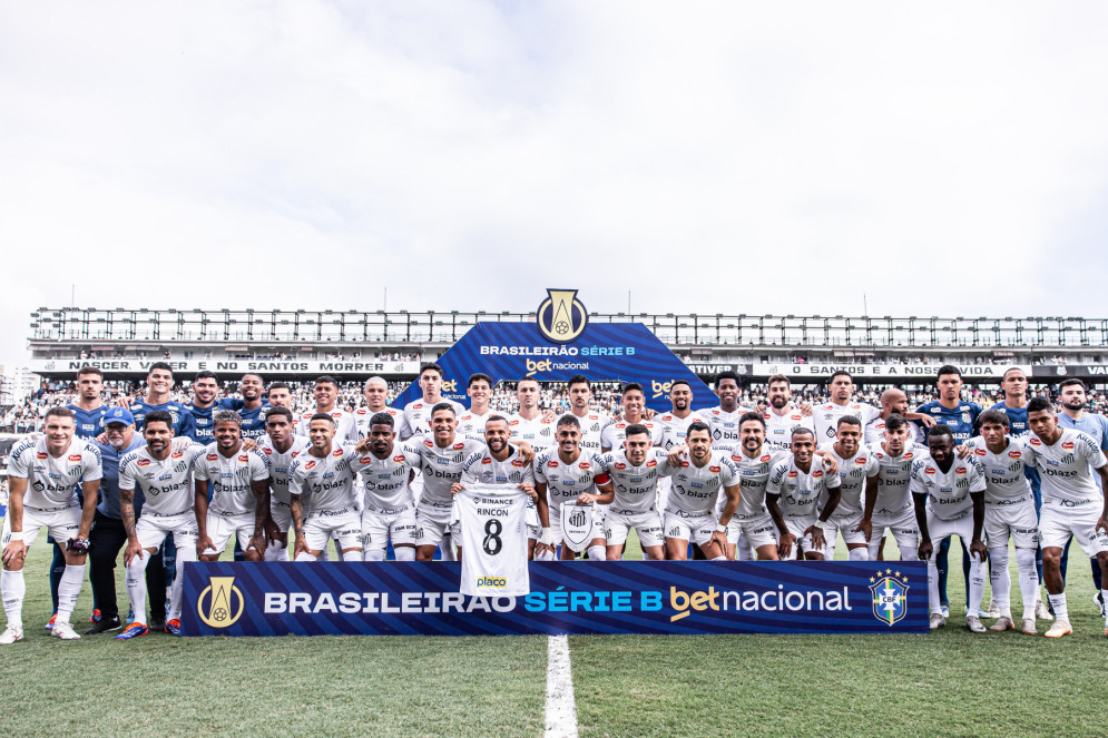 Santos conquistou a Série B com uma rodada de antecedência, apesar de temporada irregular e tenta voltar a rotina de glórias em 2025(Foto: Raul Baretta/ Santos FC)