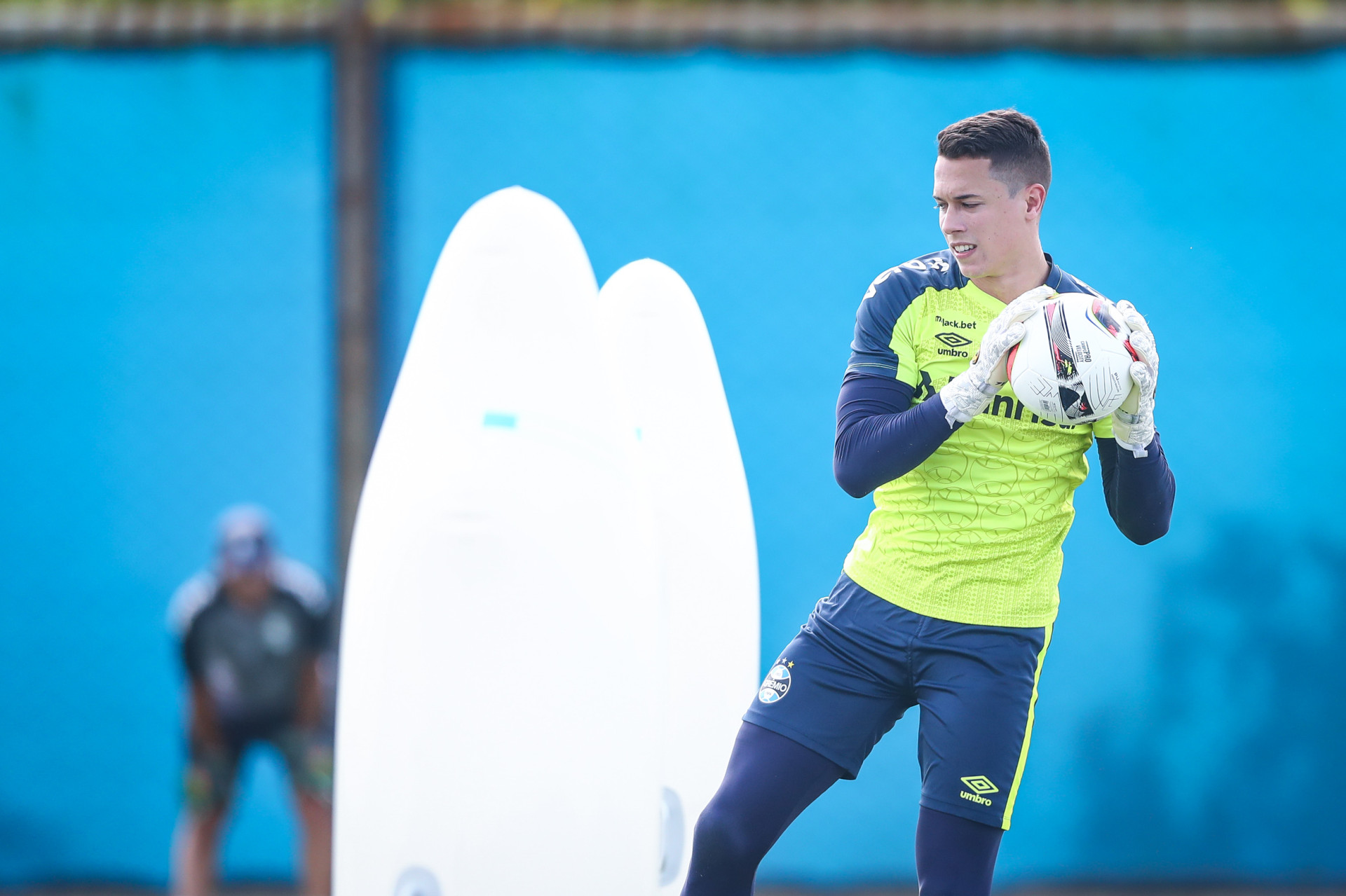 Goleiro Brenno vai reforçar o Leão em 2025 (Foto: LUCAS UEBEL/GREMIO FBPA)