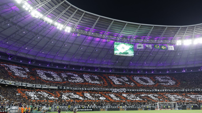 Torcida do Ceará promoveu mosaico com mensagem antirracista  