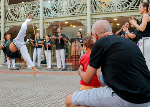 Grupo Capoeira Convida foi principal atração do anoitecer no Theatro José de Alencar