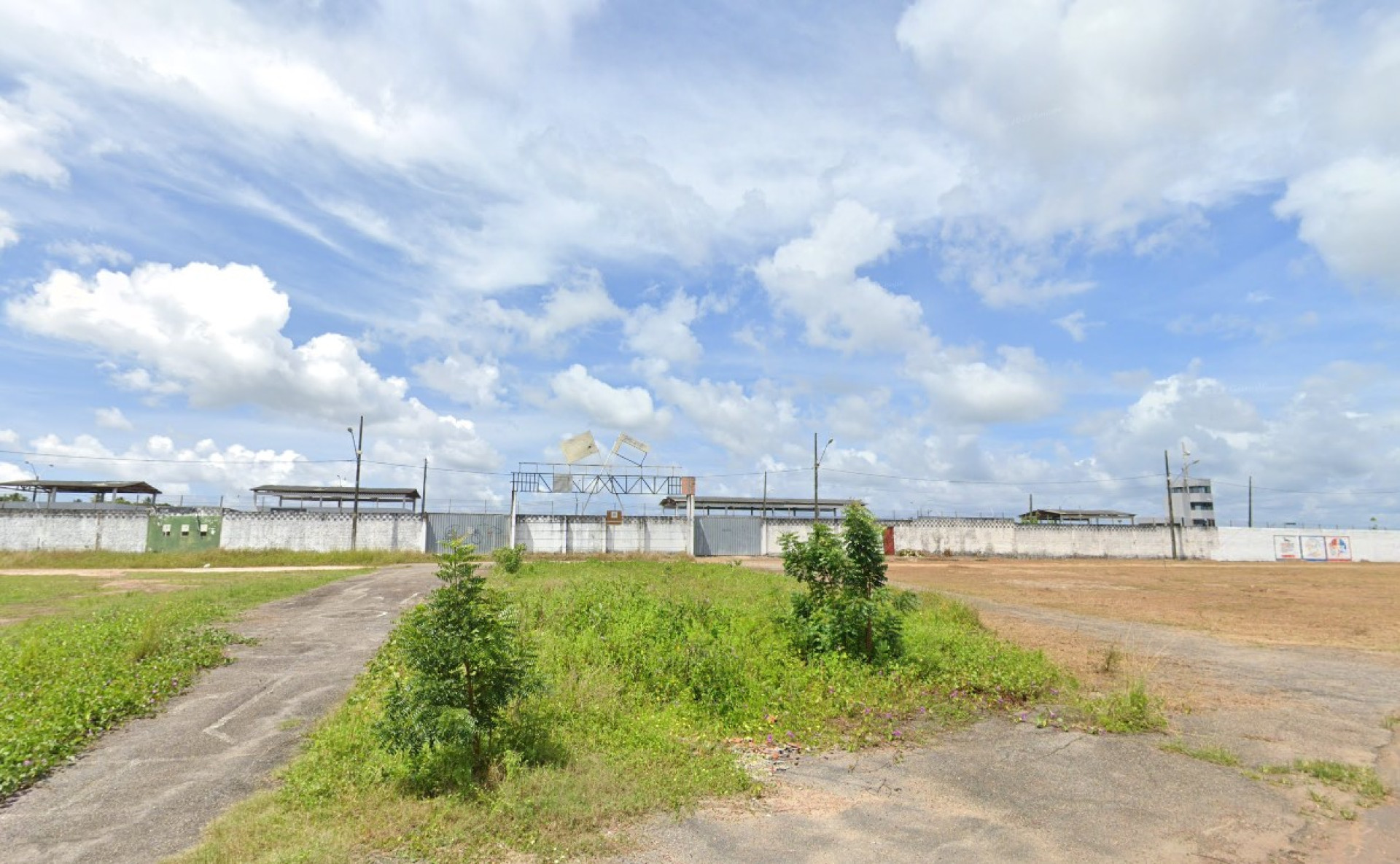 O terreno do autódromo conta com uma área de aproximadamente 260 mil metros quadrados e está localizado na Av. Ayrton Senna, no centro do município (Foto: Reprodução/Street View/Google)