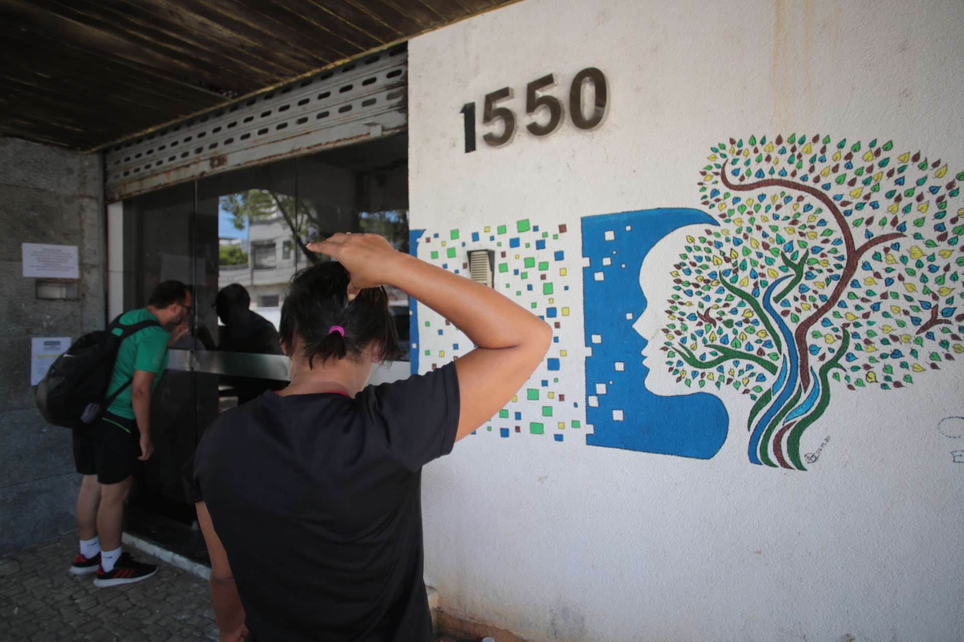 ￼USUÁRIOS chegam no Caps da Regional II e não recebem atendimento no local (Foto: FÁBIO LIMA)