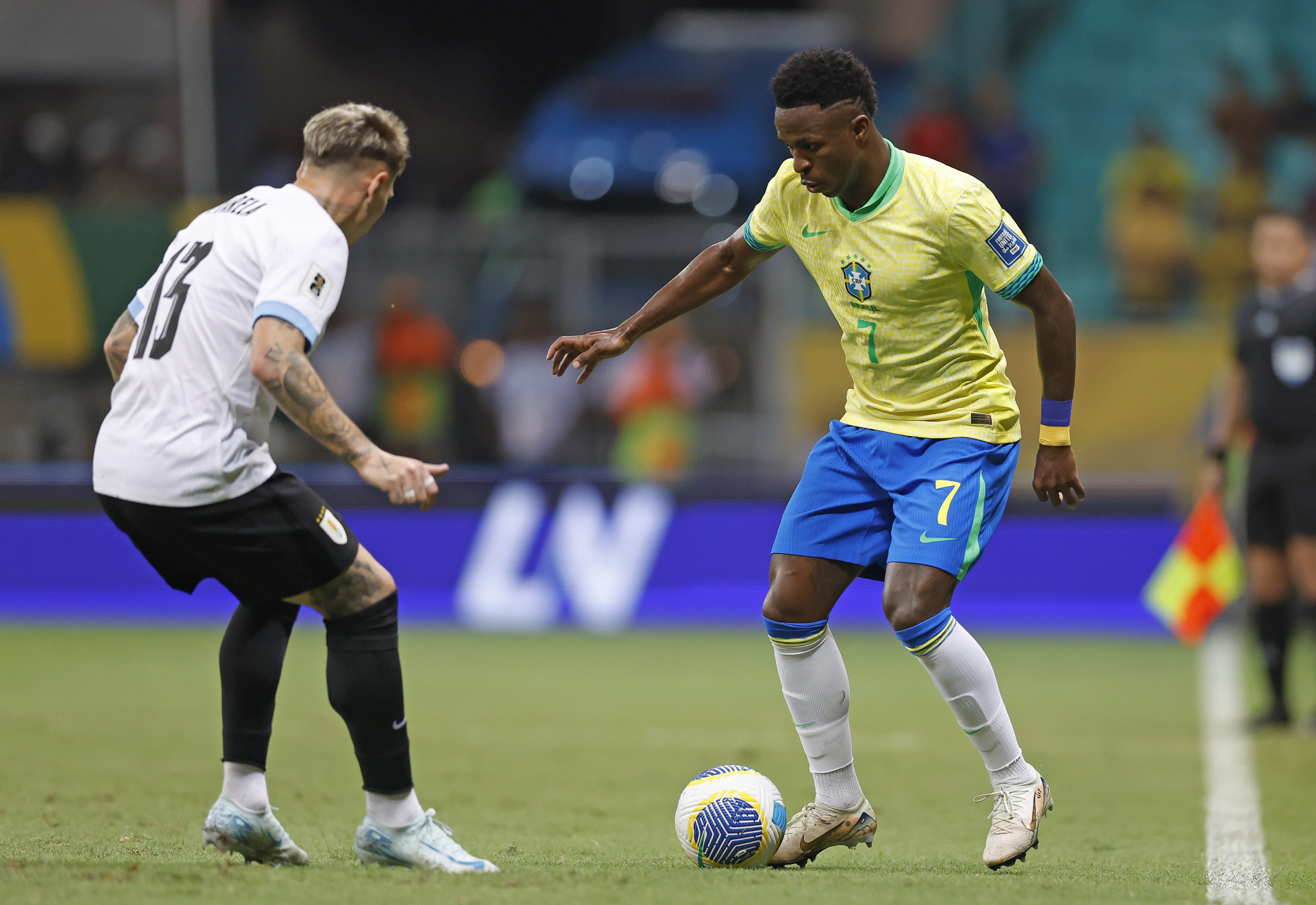 Atacante Vinicius Júnior no jogo Brasil x Uruguai, na Arena Fonte Nova, pelas Eliminatórias da Copa do Mundo (Foto: Rafael Ribeiro/CBF)