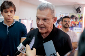 FORTALEZA, CEARÁ, BRASIL, 22-11-2024: José Sarto e Prefeitura, entregam pacote de 10 novas Escolas Areninhas à população, na Escola Areninha Mondubim, cada equipamento atenderá cerca de 340 estudantes do 6º ao 9º ano do Ensino Fundamental. (Foto: Samuel Setubal/ O Povo)