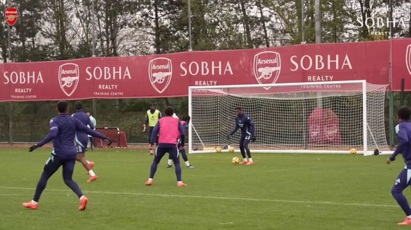 Gabriel Jesus impressiona com dribles e gols no treino do Arsenal; assista