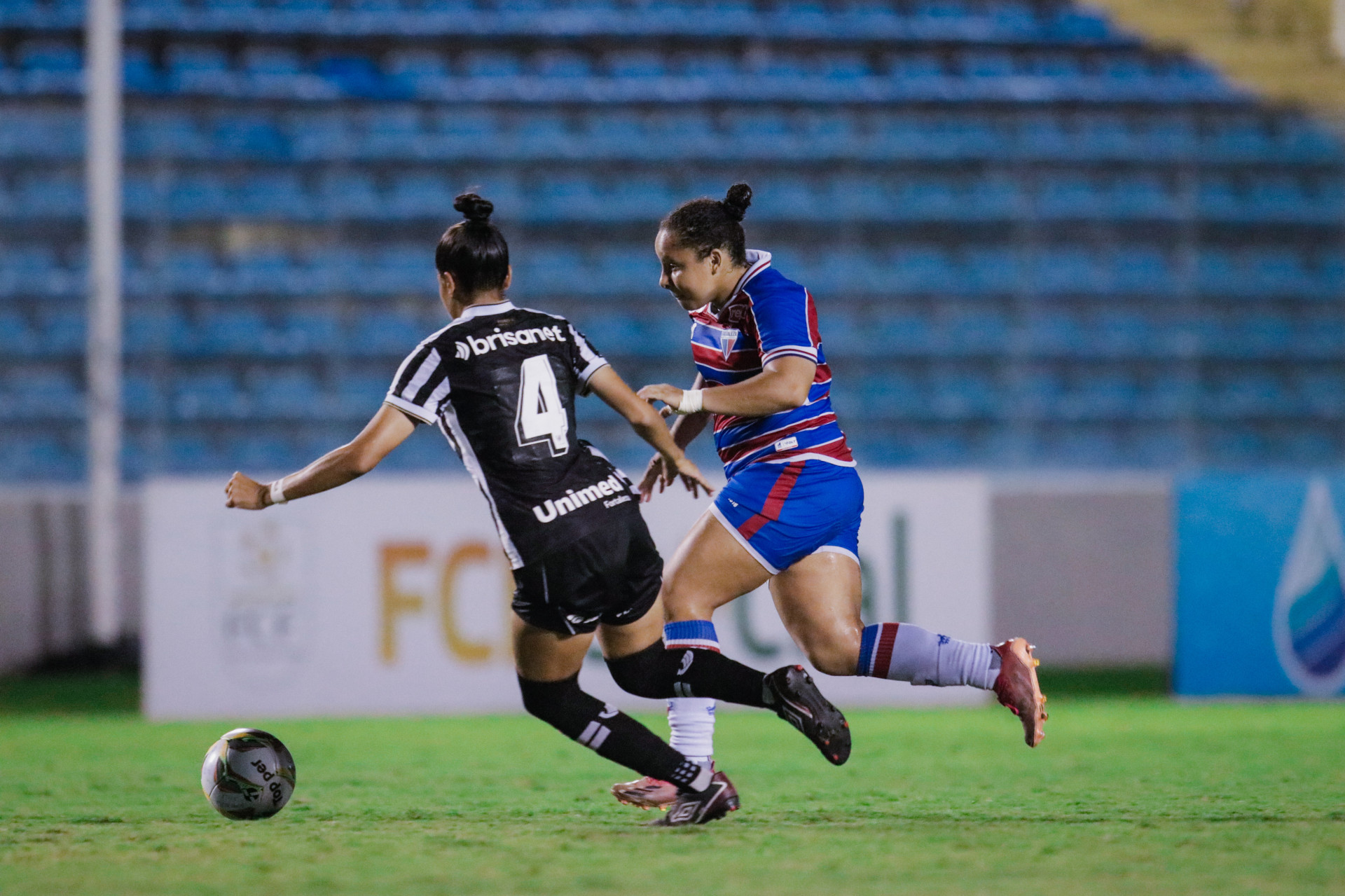 Lance da final do Campeonato Cearense Feminino, entre Ceará e Fortaleza (Foto: FERNANDA BARROS)