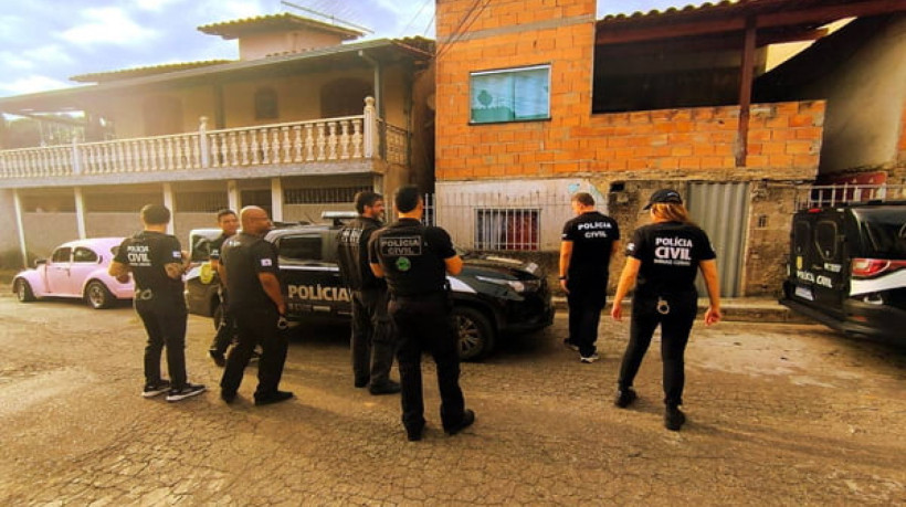 Três mandados foram cumpridos, incluindo no hospital onde a mãe está e na casa onde ela mora






