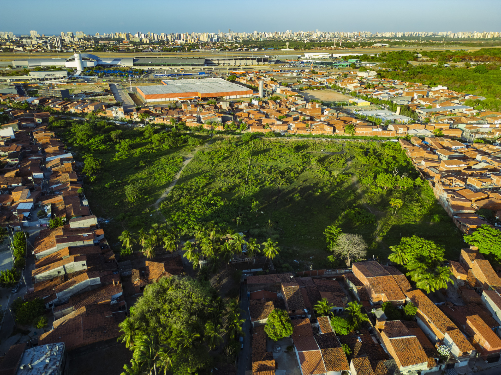 Área no bairro Serrinha que perde o status de proteção ambiental
 (Foto: FCO FONTENELE)