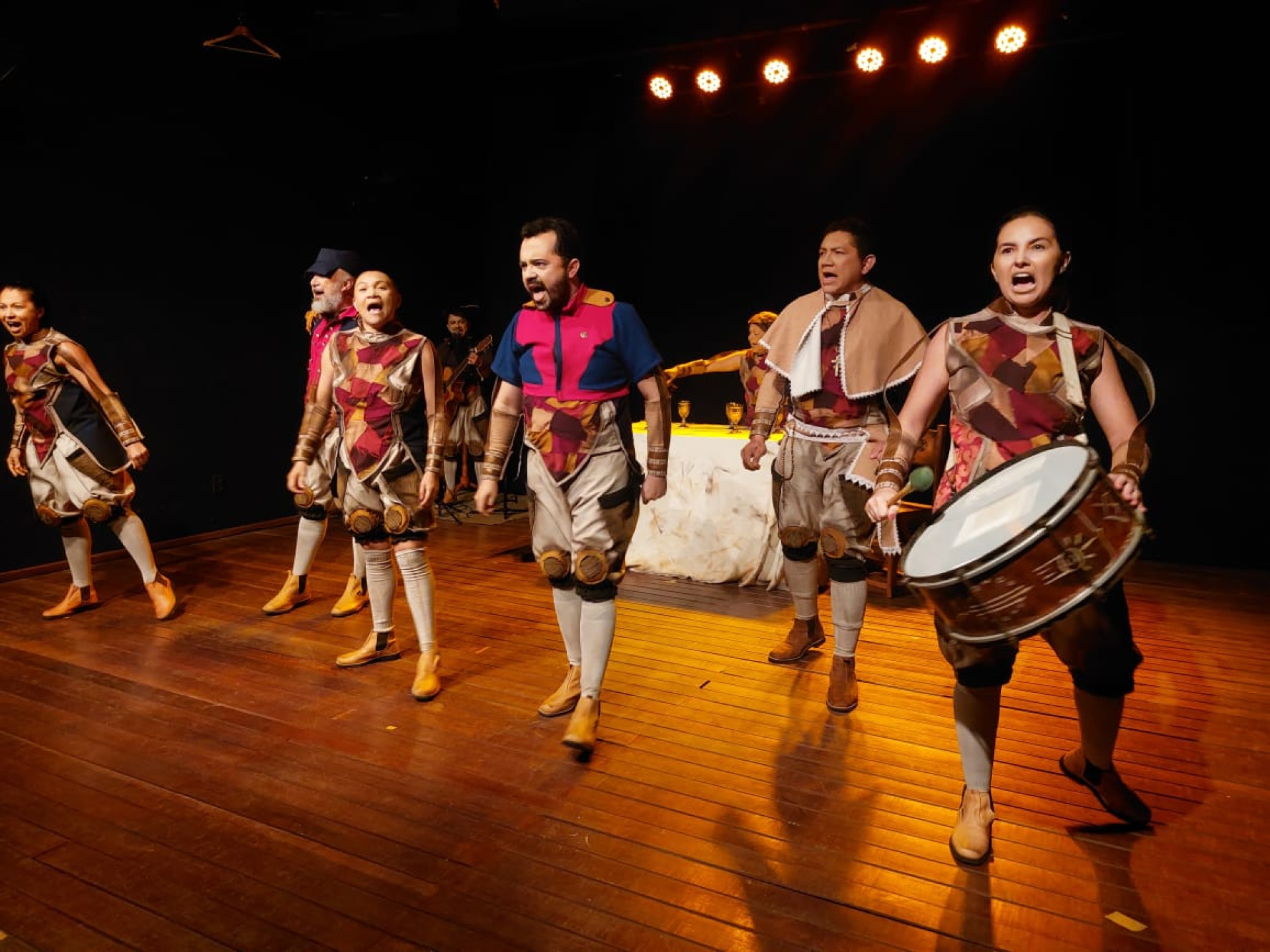 Peça celebra o Bicentenário da Confederação do Equador no Teatro Dragão do Mar (Foto: Beatriz Rodrigues/divulgação)