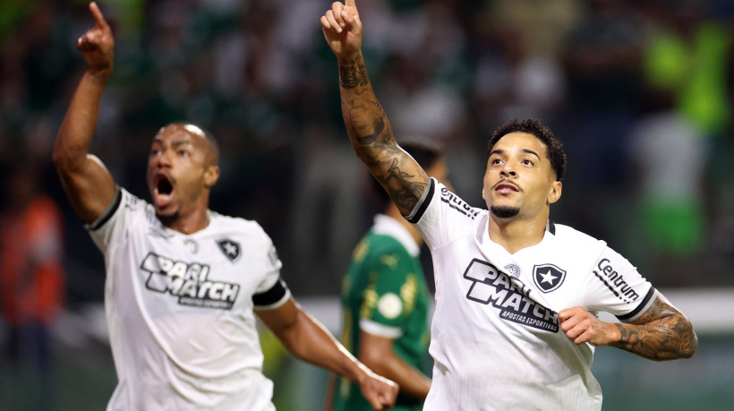 Gregore, volante do Botafogo, comemora gol marcado diante do Palmeiras